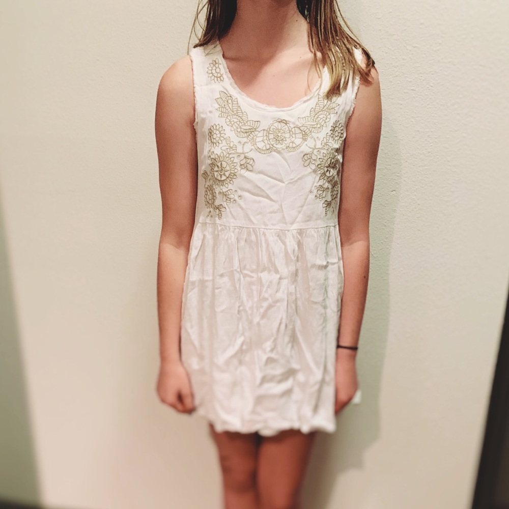 White Lulus dress that is perfect for graduation